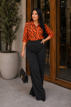 Cargar imagen en el visor de la galería, ZEBRA BLUSA CHIC