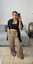 Cargar imagen en el visor de la galería, Pantalón Wide Leg Animal Print