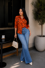 Cargar imagen en el visor de la galería, ZEBRA BLUSA CHIC